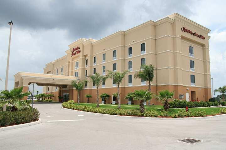 Hampton Inn & Suites Lake Wales Exterior photo